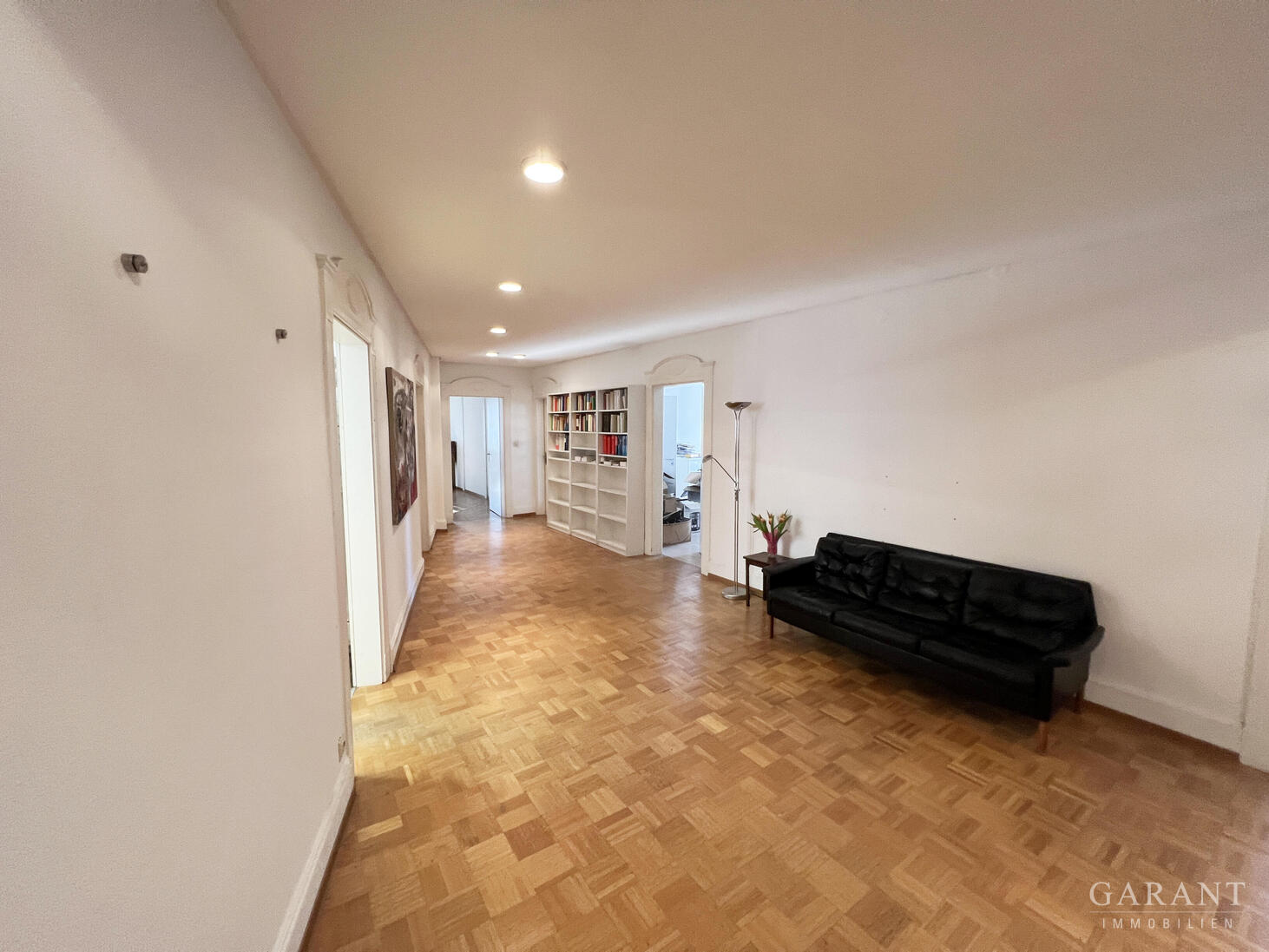 * Charmante 8 Zimmer-Wohnung im Jugendstilhaus mit vielseitiger Nutzungsmöglichkeit * – 70180 Stuttgart – Vorschaubild 4