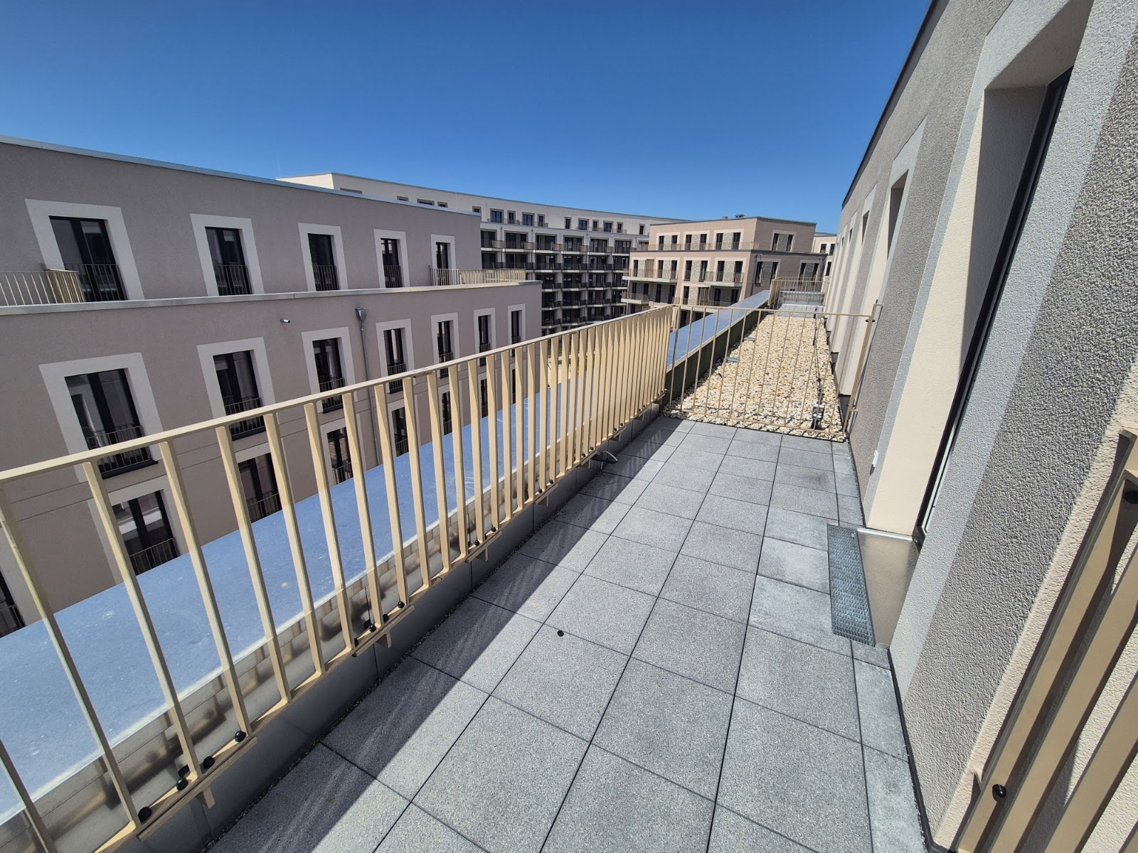 Dachgeschosswohnung mit Terrasse für Mieter ab 55 Jahren im WohnAktiv!-Haus an der Waterkant – 13599 Berlin – Vorschaubild 8