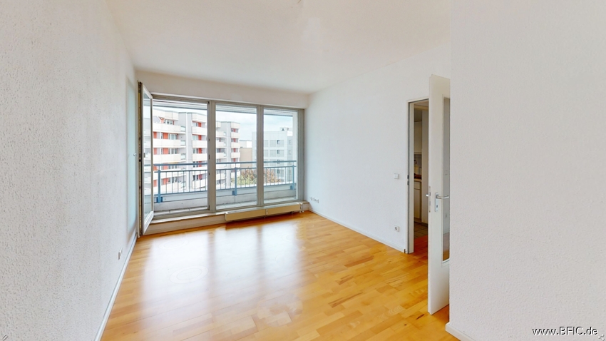 für 2 Jahre ab Oktober: zentrale 2 Zimmer, Balkon im 6. OG, möbliert möglich