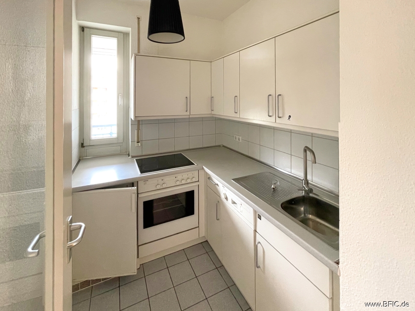 für 2 Jahre ab Oktober: zentrale 2 Zimmer, Balkon im 6. OG, möbliert möglich – 10117 Berlin – Vorschaubild 8