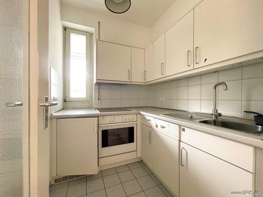 für 2 Jahre ab Oktober: zentrale 2 Zimmer, Balkon im 6. OG, möbliert möglich – 10117 Berlin – Vorschaubild 9