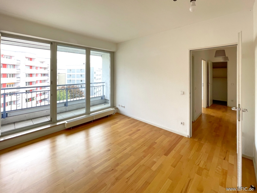 für 2 Jahre ab Oktober: zentrale 2 Zimmer, Balkon im 6. OG, möbliert möglich – 10117 Berlin – Vorschaubild 10