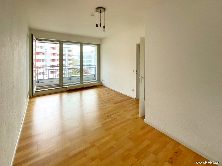 für 2 Jahre ab Oktober: zentrale 2 Zimmer, Balkon im 6. OG, möbliert möglich – 10117 Berlin – Vorschaubild 11