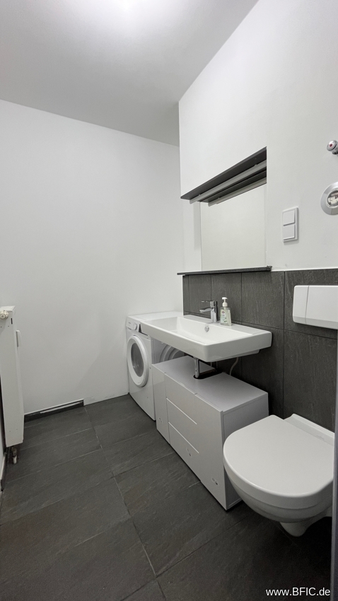 für 2 Jahre ab Oktober: zentrale 2 Zimmer, Balkon im 6. OG, möbliert möglich – 10117 Berlin – Vorschaubild 14