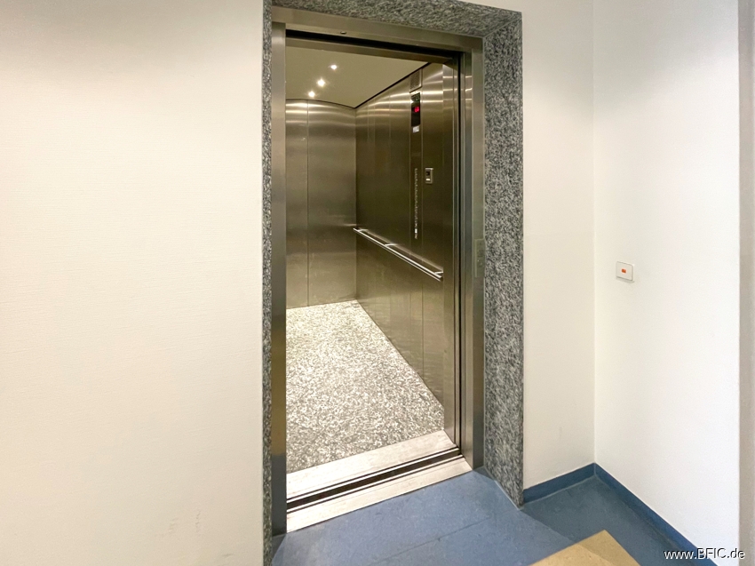 für 2 Jahre ab Oktober: zentrale 2 Zimmer, Balkon im 6. OG, möbliert möglich – 10117 Berlin – Vorschaubild 21