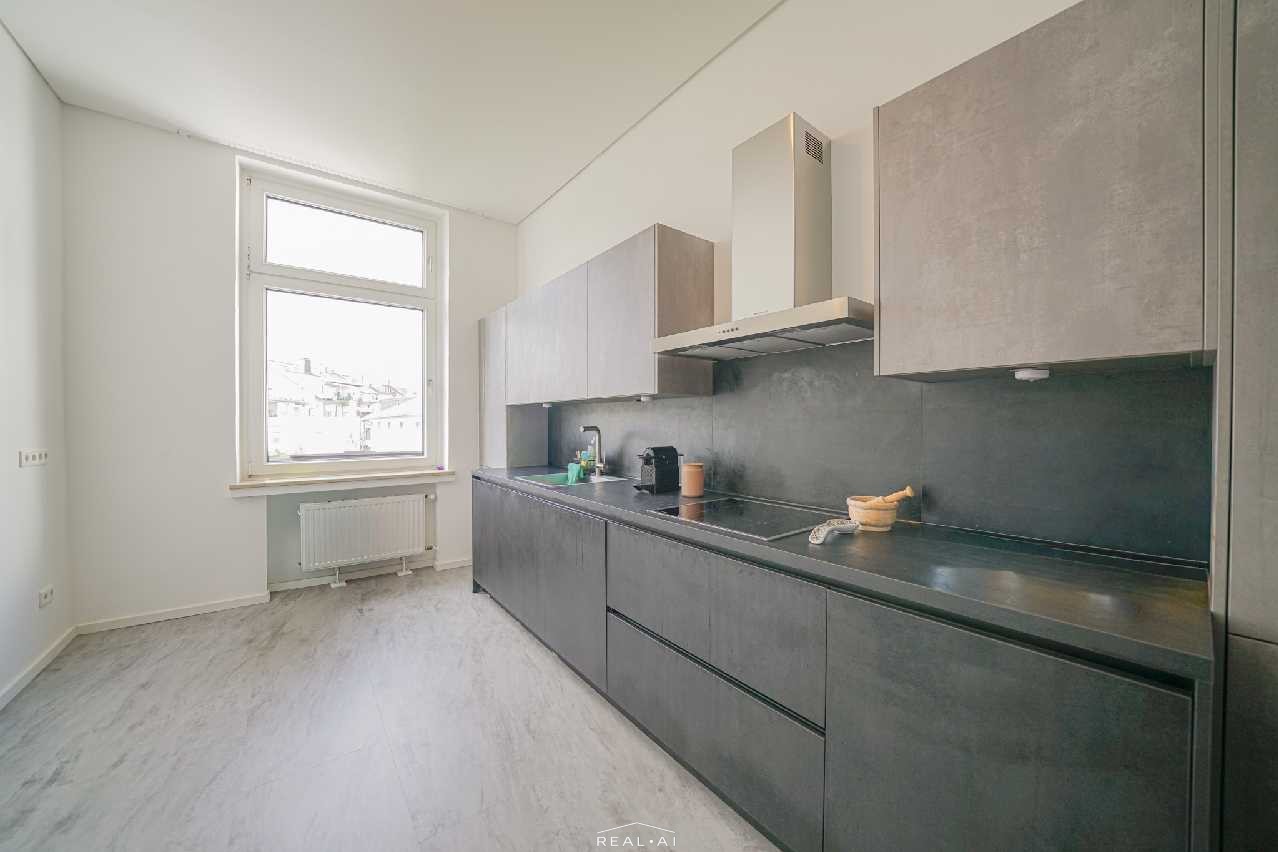 Stilvolle 3-Zimmer-Altbauwohnung in zentraler Lage von Pempelfort mit EBK – 40477 Düsseldorf – Vorschaubild 3