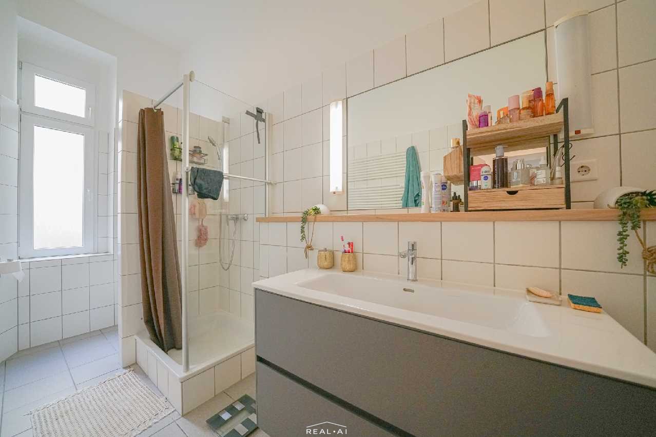 Stilvolle 3-Zimmer-Altbauwohnung in zentraler Lage von Pempelfort mit EBK – 40477 Düsseldorf – Vorschaubild 7