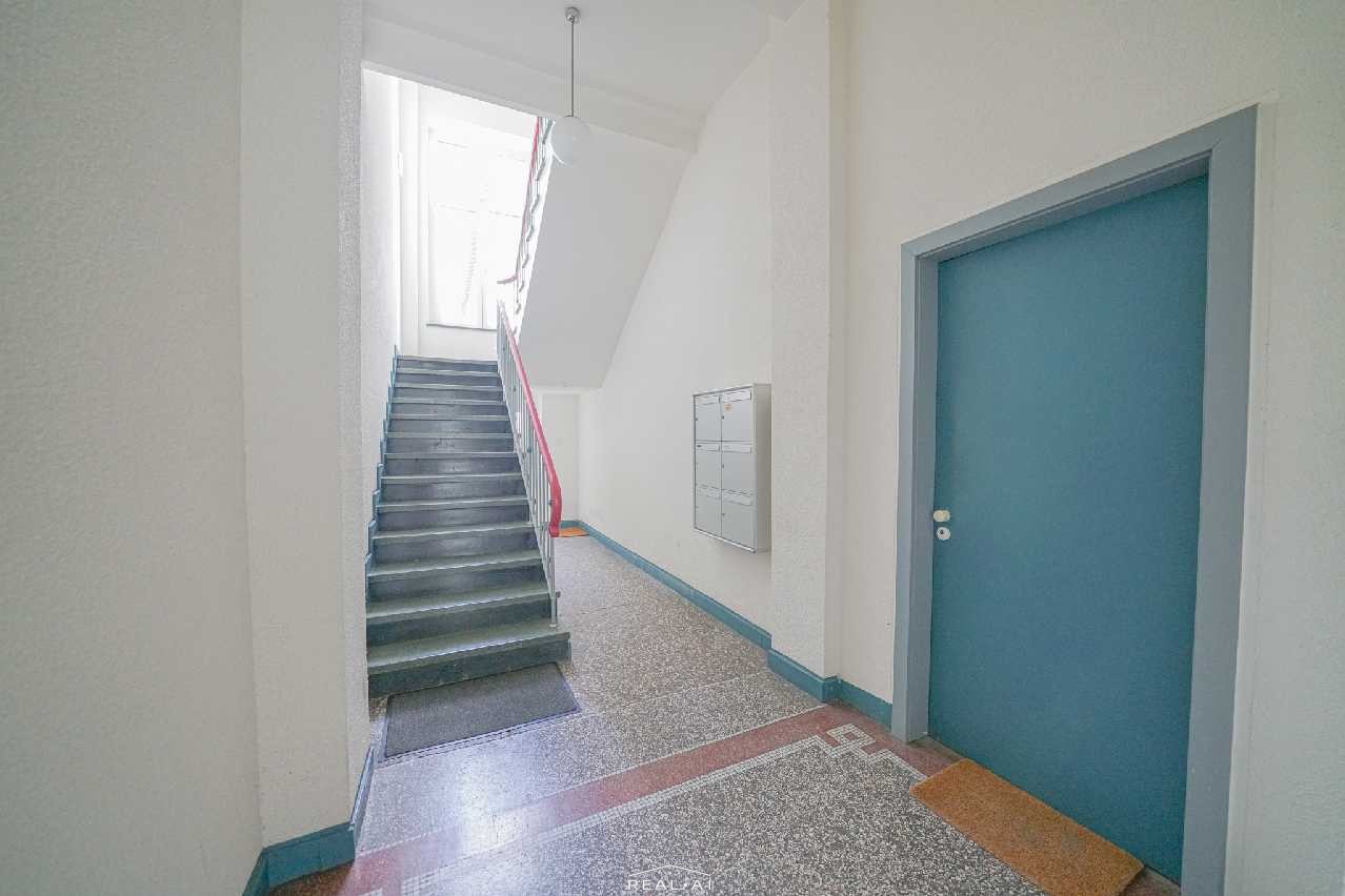 Stilvolle 3-Zimmer-Altbauwohnung in zentraler Lage von Pempelfort mit EBK – 40477 Düsseldorf – Vorschaubild 10