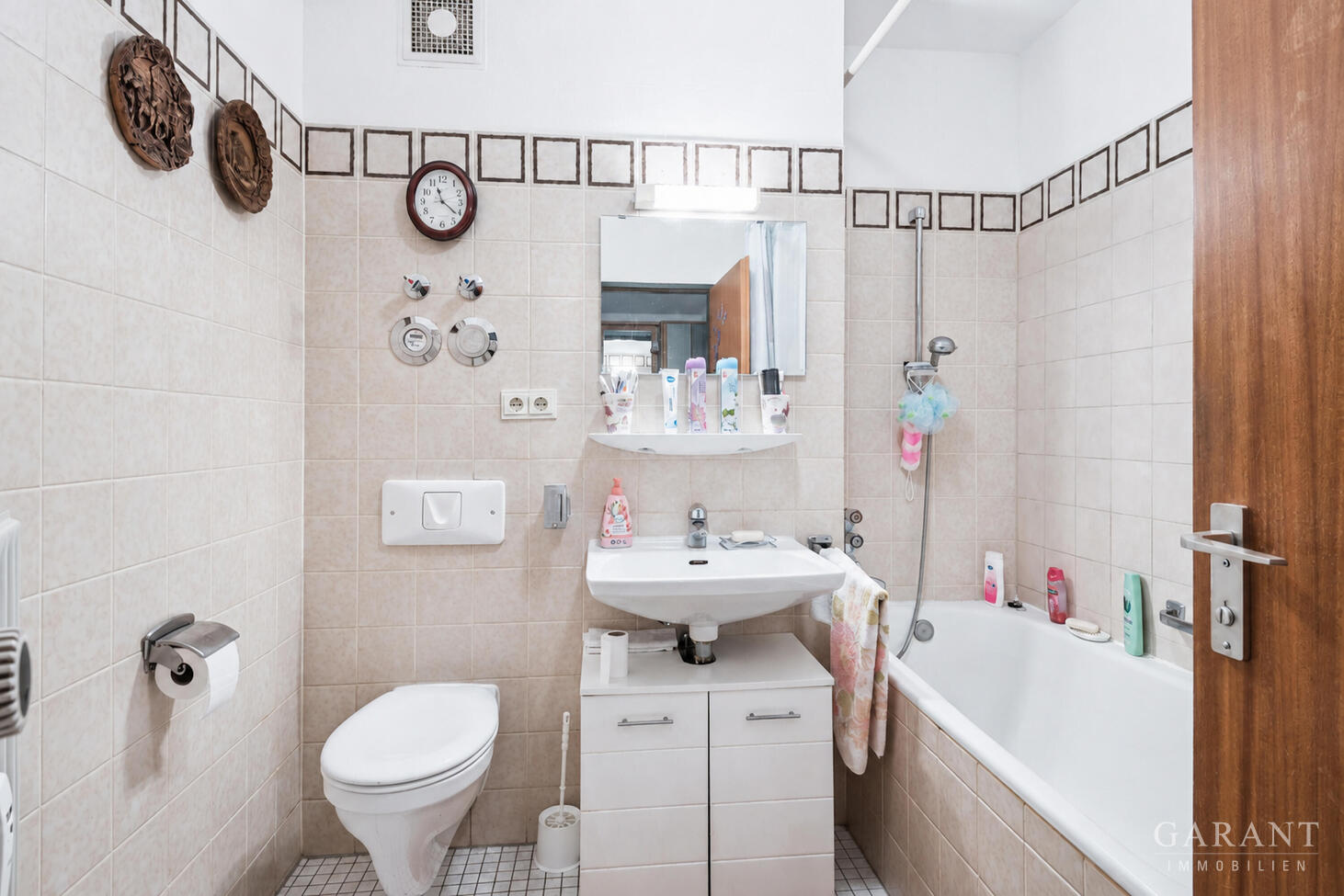 Vermietete 2-Zimmer-Wohnung mit großzügigem Süd/Ost-Balkon und Tiefgaragenstellplatz – 81739 München – Vorschaubild 5