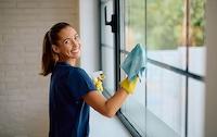 Eine professionelle Haushaltshilfe für die Reinigung zu Hause wählen