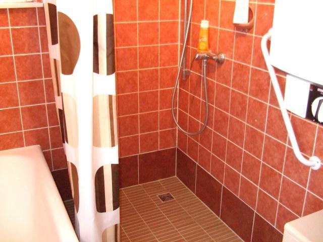 2.BAD /MIT WANNE u.BARIERRE-FREIE DUSCHE !!