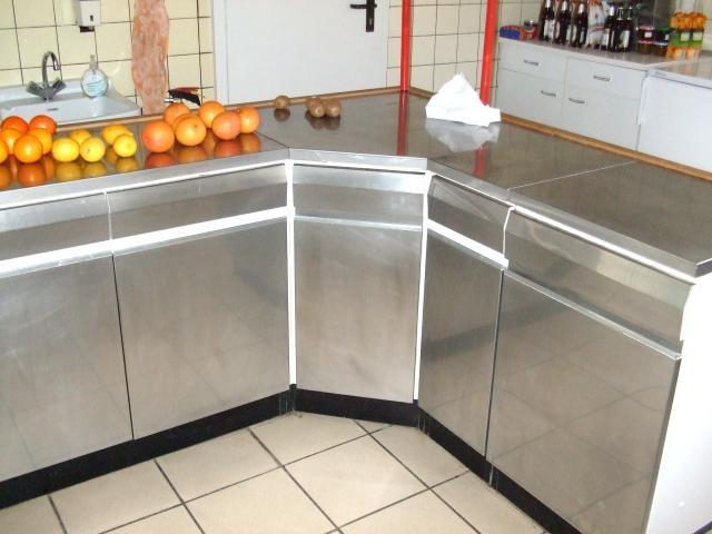 KÜCHENBEREICH/ IM GEWERBETEIL