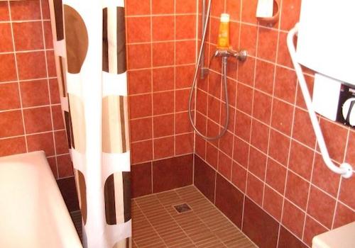2.BAD /MIT WANNE u.BARIERRE-FREIE DUSCHE !!