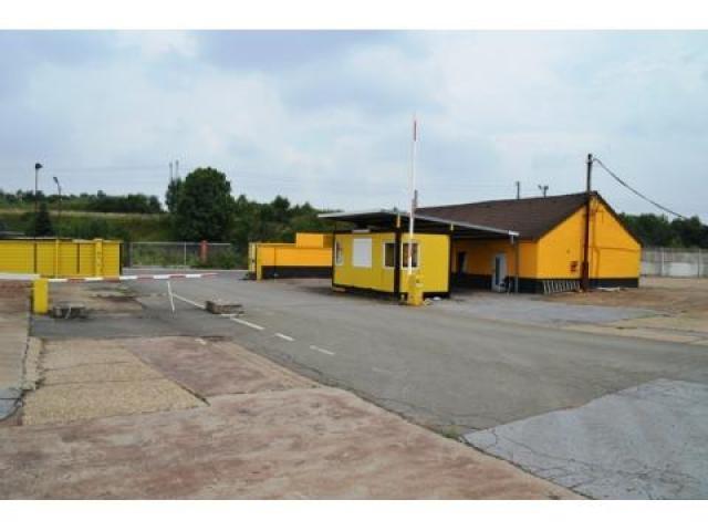 Bild Einfahrt auf´s Gelaände