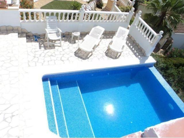 _ Südliche Sonnenterrasse und Pool