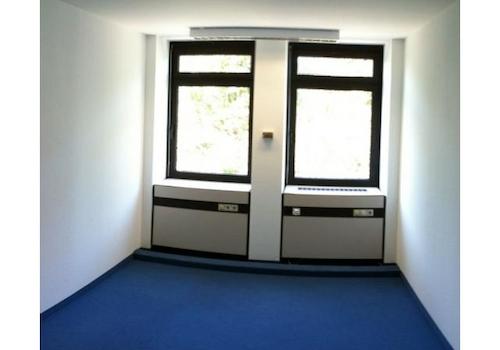 Büroraum mit oder ohne Möbel