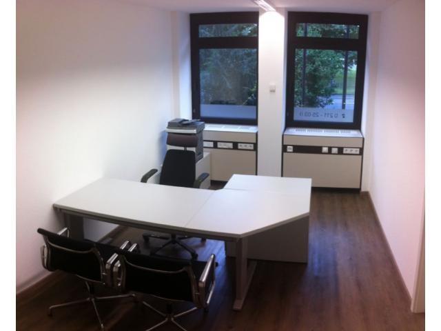 Büro mit ca. 15 m², möbliert