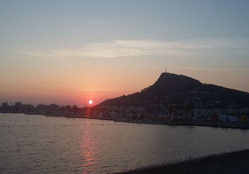 Blick von der Stadt in Richtung der Siedlung