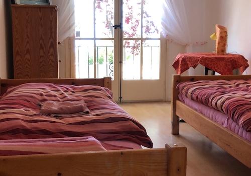 Schlafzimmer mit 2 Einzelbetten je 90cm