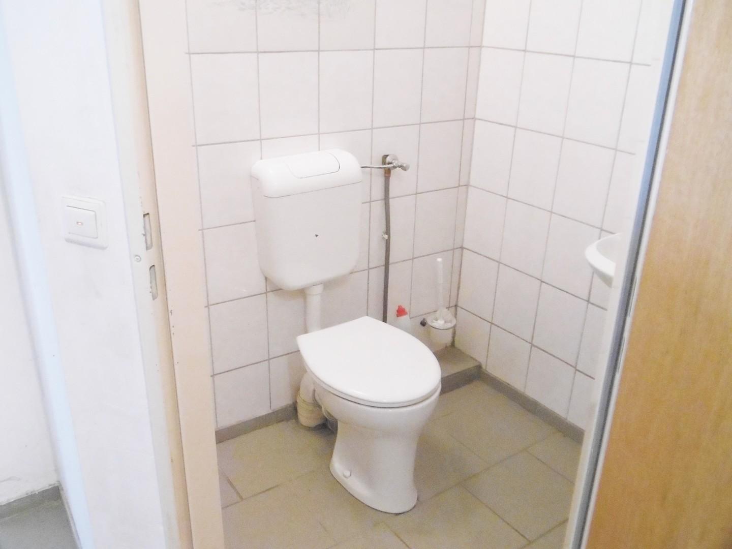 WC- IM EG-BEREICH !