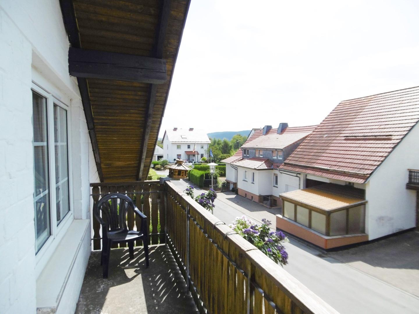SONNIGER BALKON MIT SCHÖNEM PANORAMA-BLICK !!
