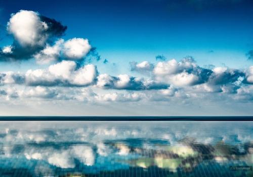 Infinitypool mit Meerblick
