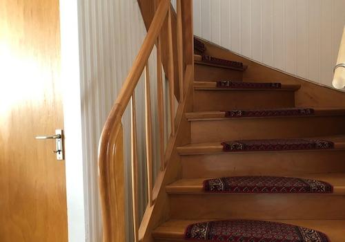 Treppe ins Obergeschoss