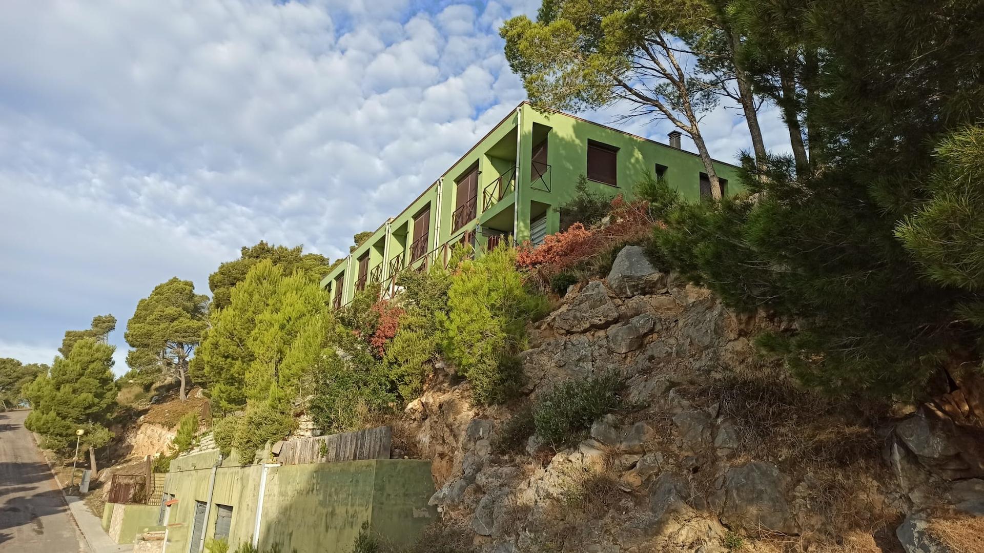 Gebäudeansicht von der Zufahrtsstraße 