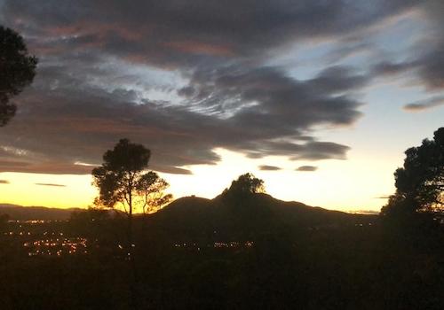 Abendhimmel in westlicher Richtung mit Burg