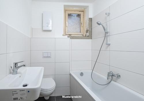 Wohnung Bad mit Badewanne- Musterbild nach Renovierung