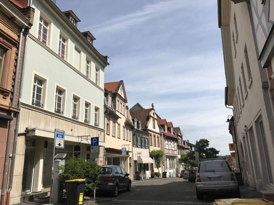 Hausansicht mit Umgebung