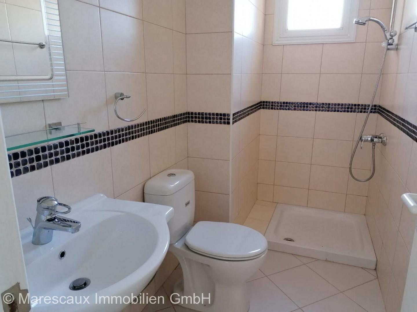 Badezimmer mit Dusche