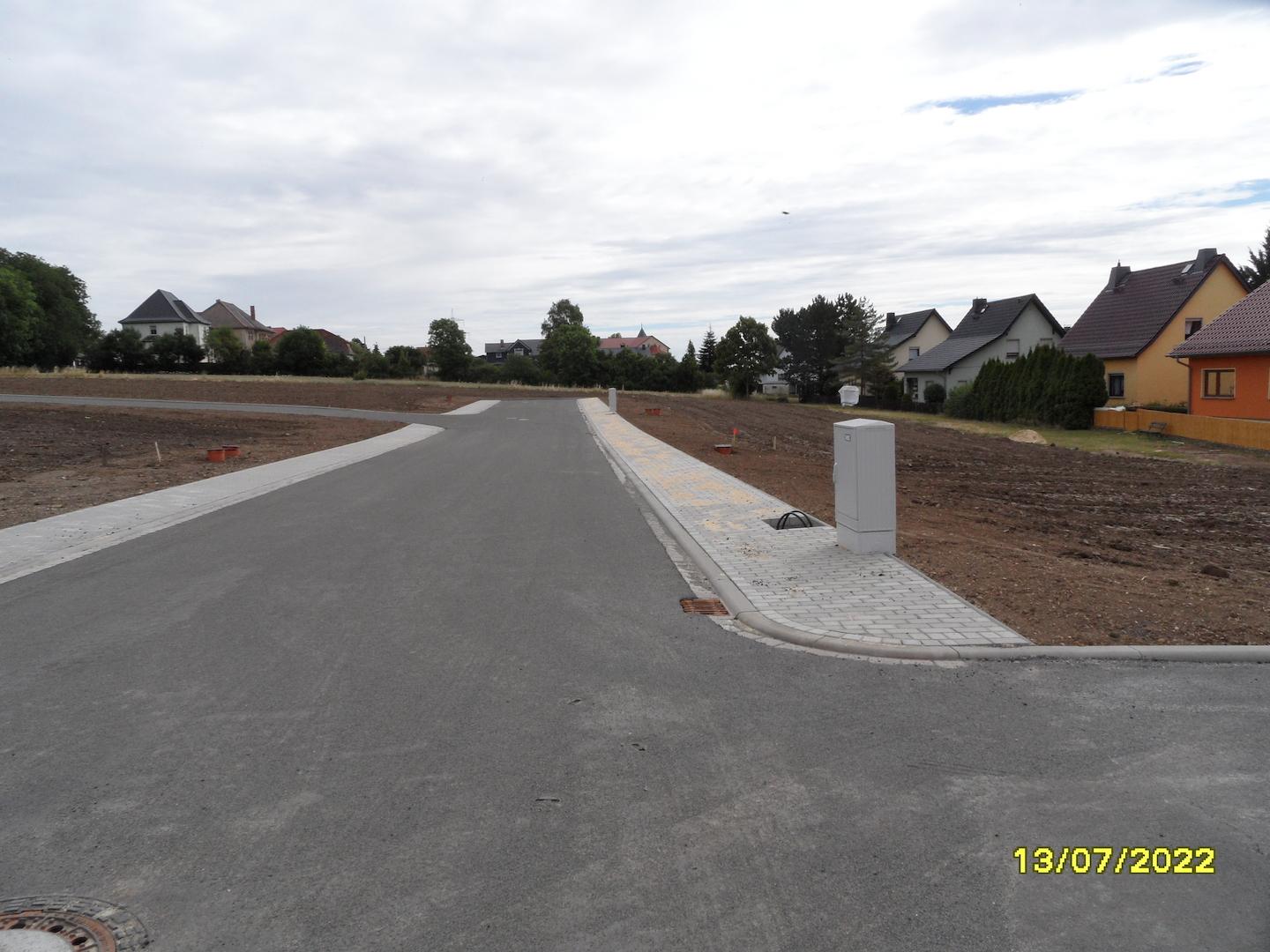 Straße mit Fußweg sind fertig
