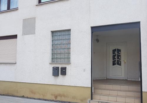 Haupteingang Straßenseite
