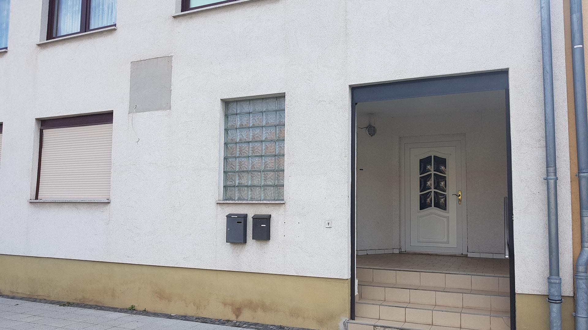 Haupteingang Straßenseite