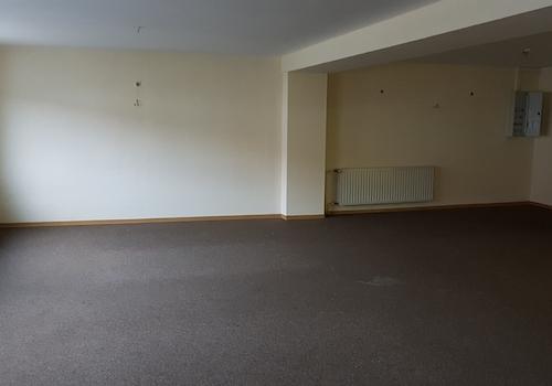 Hauptraum Straßenseite