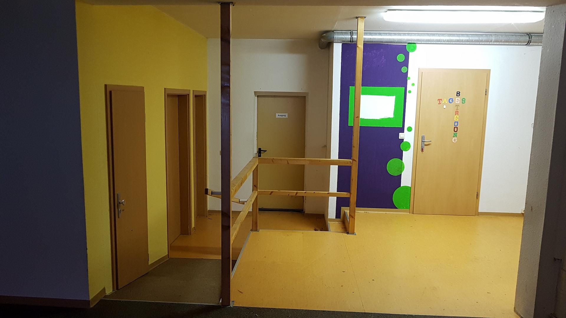 Teeküche mit Rollstuhlzugang Nebenräume und Toiletten