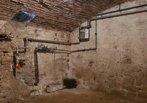 Hausanschlüsse im Keller