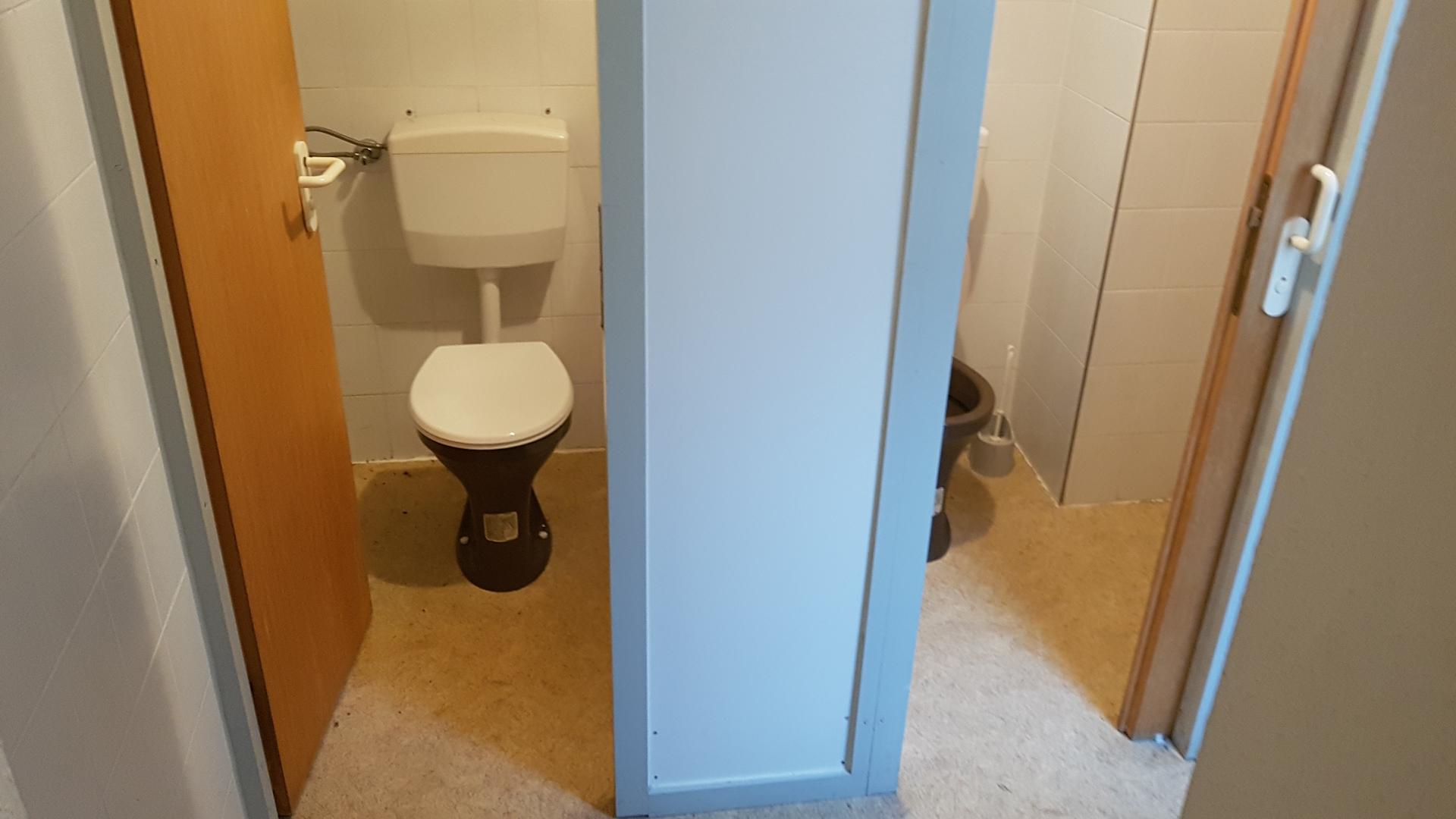 doppelte Toilettenanlage