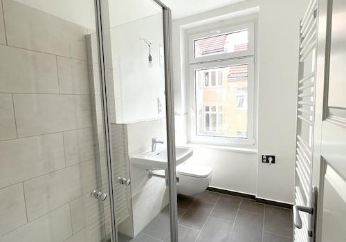 Badezimmer mit Dusche