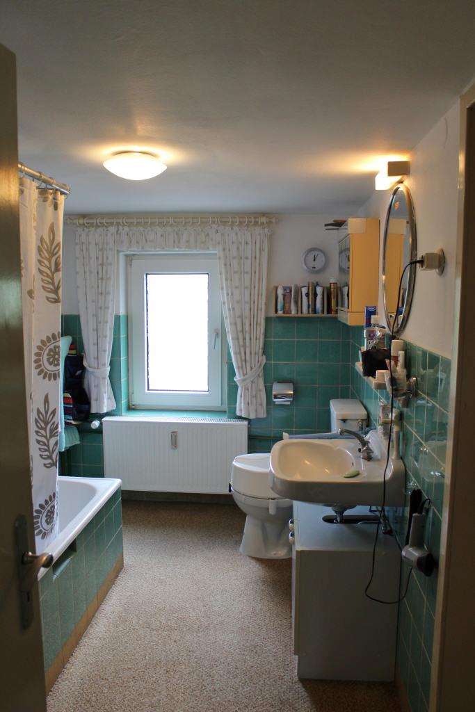 Bad im Hauptgebäude (OG)