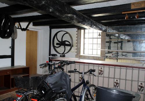 Ehemaliger Bar-Raum im Nebengebäude