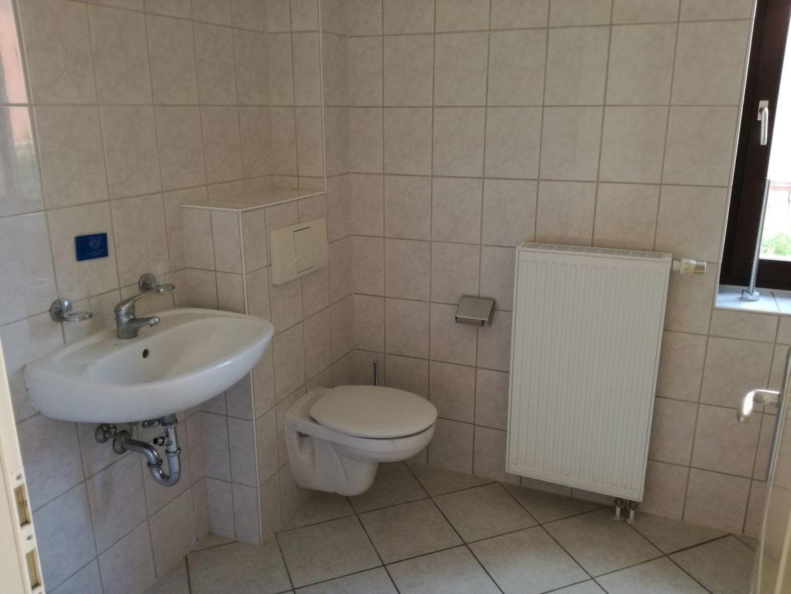 Bad mit WC + Waschtisch