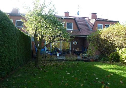 Rückansicht Haus und Garten