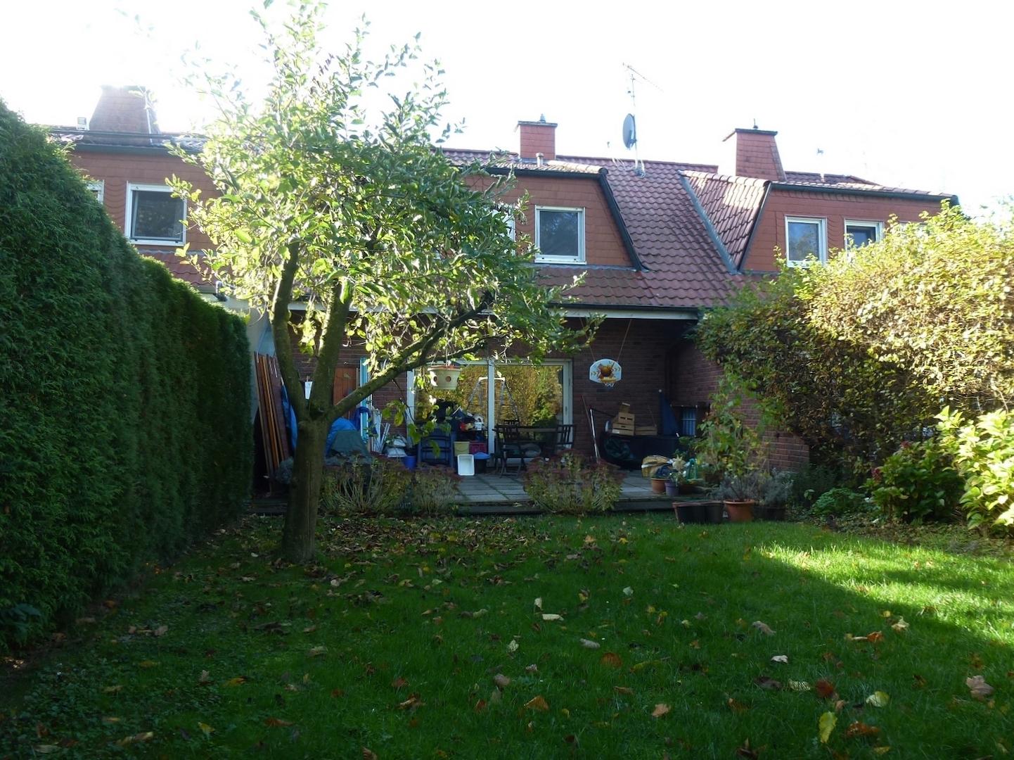 Rückansicht Haus und Garten