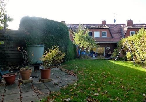 Rückansicht Haus und Garten