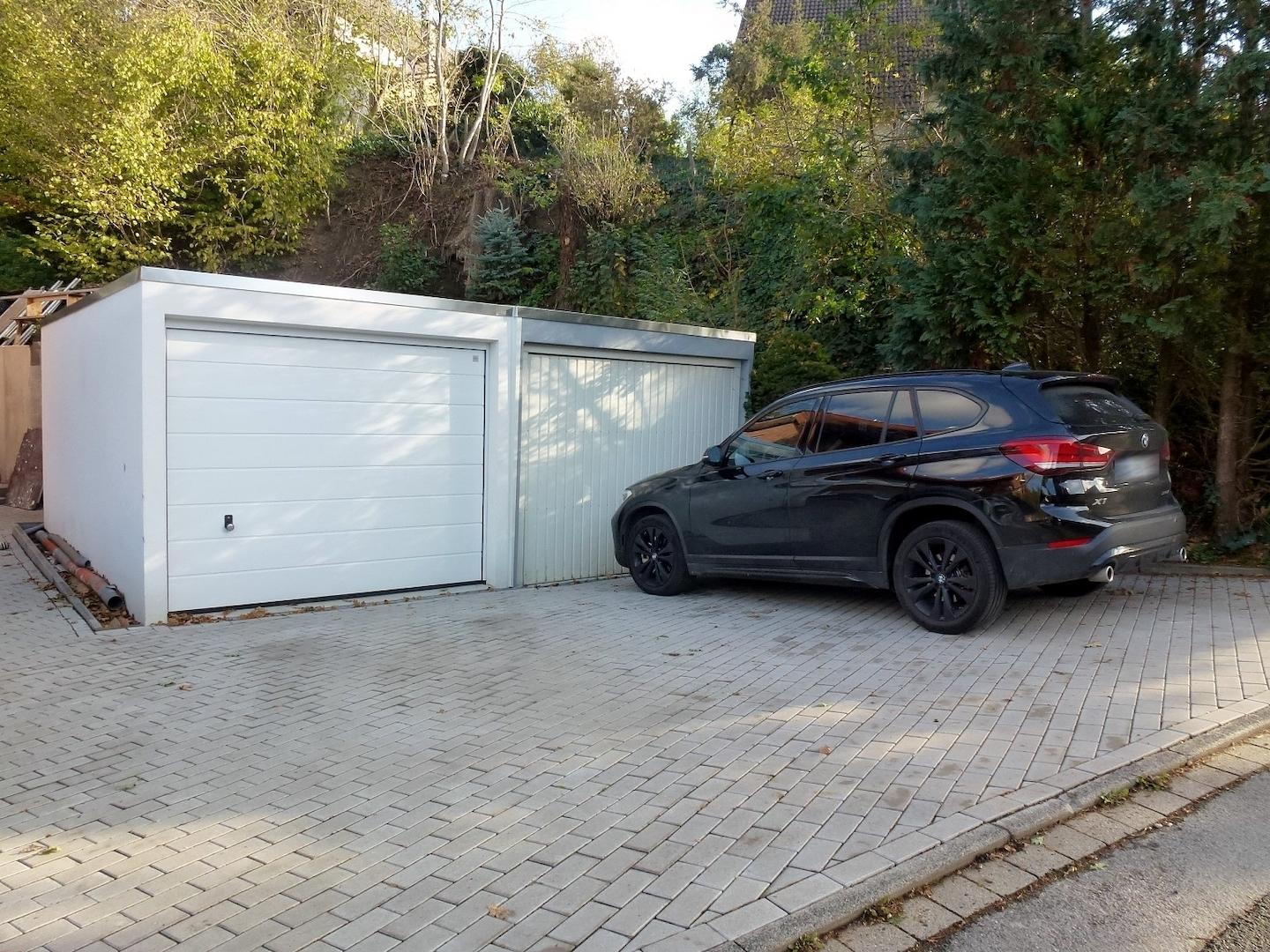 Separate Garage (rechts)