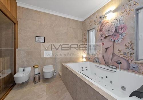 Badewanne im Master-Bad