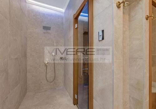 Dusche im Master-Bad