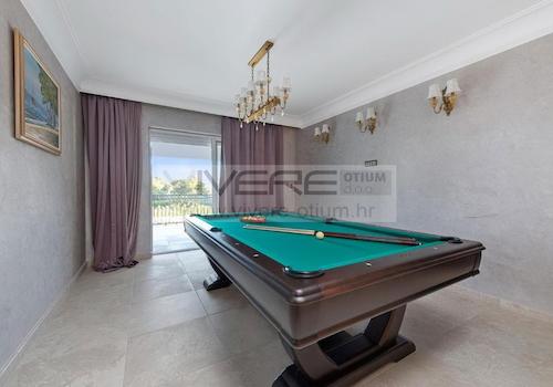 Billard in der Galerie